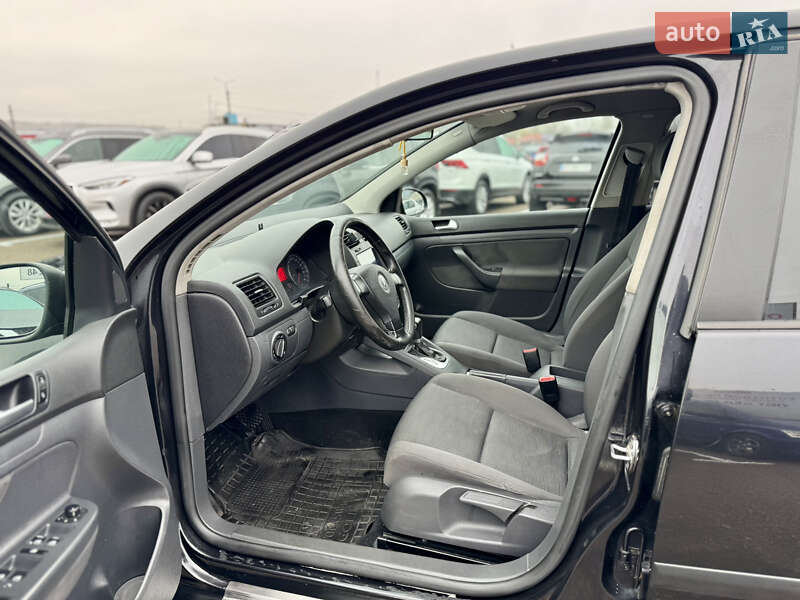 Хэтчбек Volkswagen Golf 2006 в Киеве