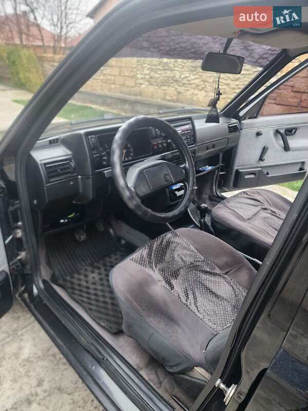 Хэтчбек Volkswagen Golf 1989 в Ровно