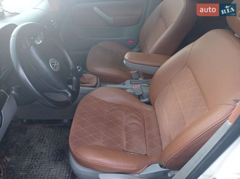 Хэтчбек Volkswagen Golf 1998 в Локачах