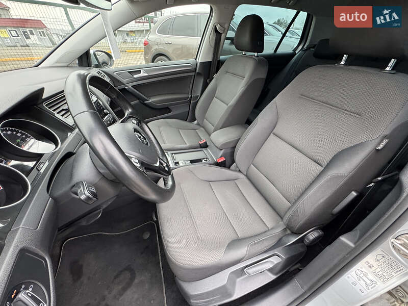 Хетчбек Volkswagen Golf 2018 в Києві