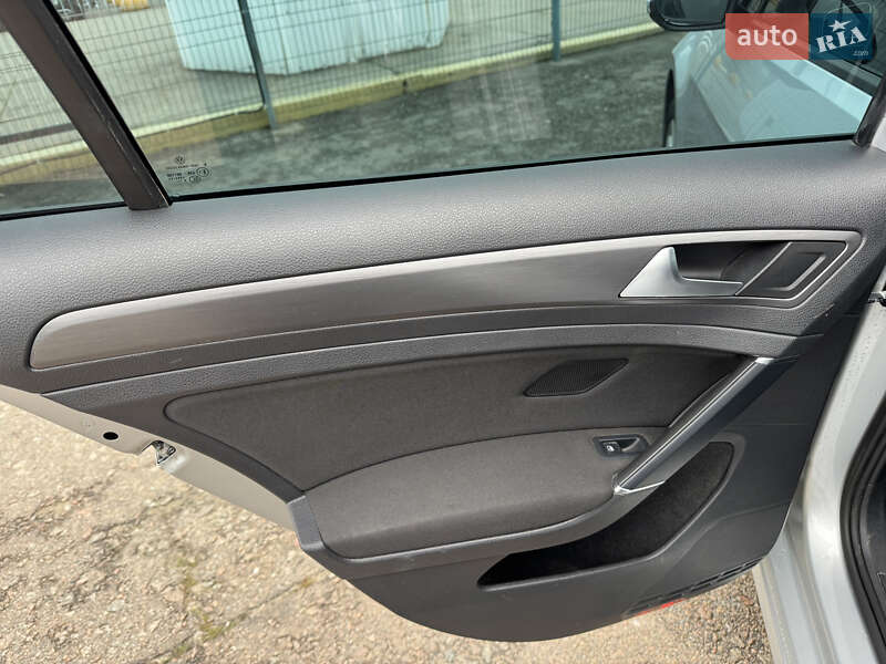 Хетчбек Volkswagen Golf 2018 в Києві