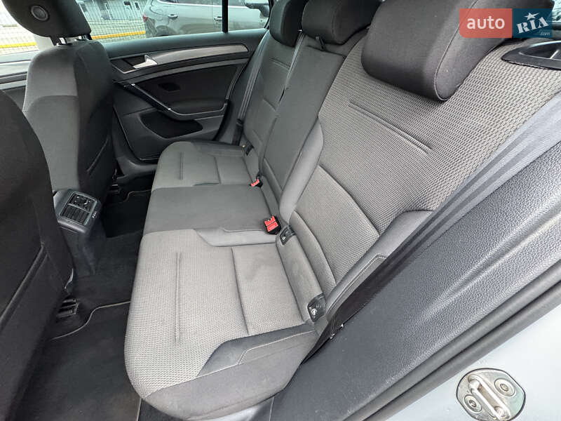 Хетчбек Volkswagen Golf 2018 в Києві