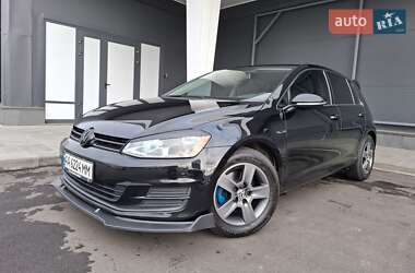 Хетчбек Volkswagen Golf 2016 в Києві
