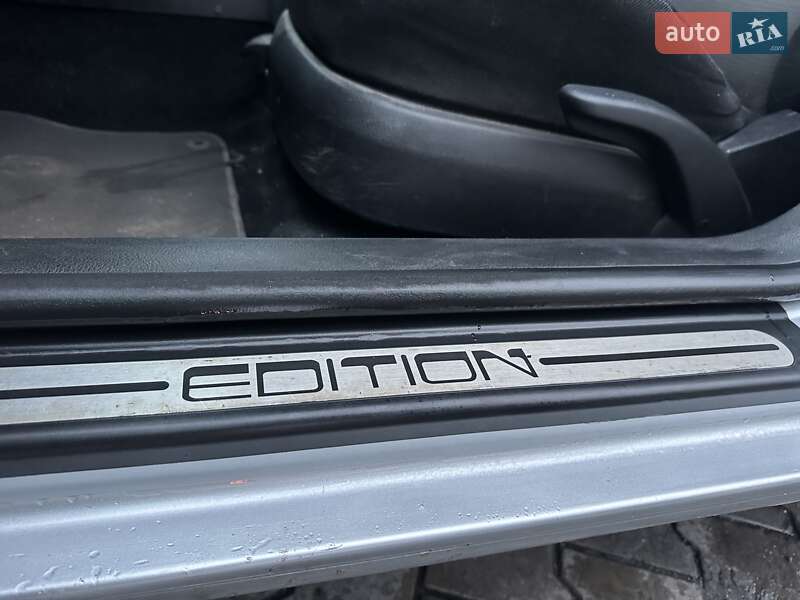 Хэтчбек Volkswagen Golf 2000 в Хмельницком