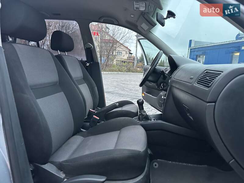 Хэтчбек Volkswagen Golf 2000 в Хмельницком