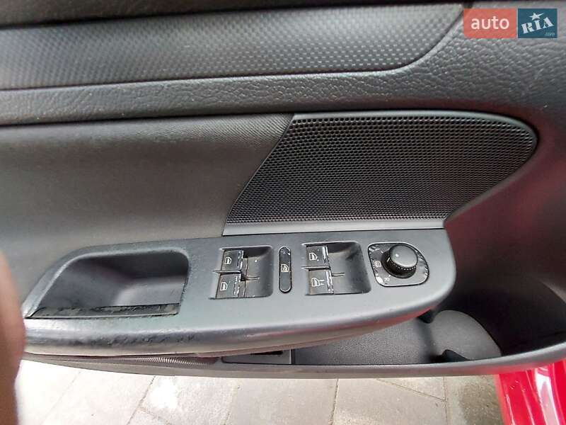 Хетчбек Volkswagen Golf 2004 в Летичіві фото 49 Хетчбек Volkswagen Golf 2004 в Летичіві