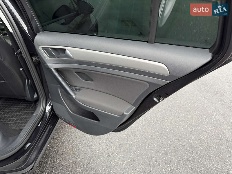 Универсал Volkswagen Golf 2015 в Виннице