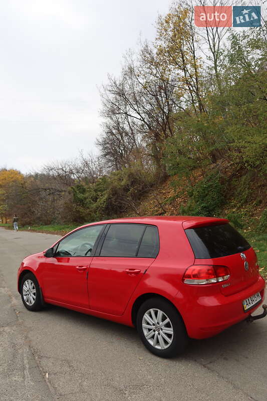 Хэтчбек Volkswagen Golf 2012 в Киеве