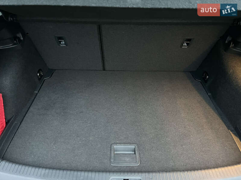 Хетчбек Volkswagen Golf 2020 в Києві