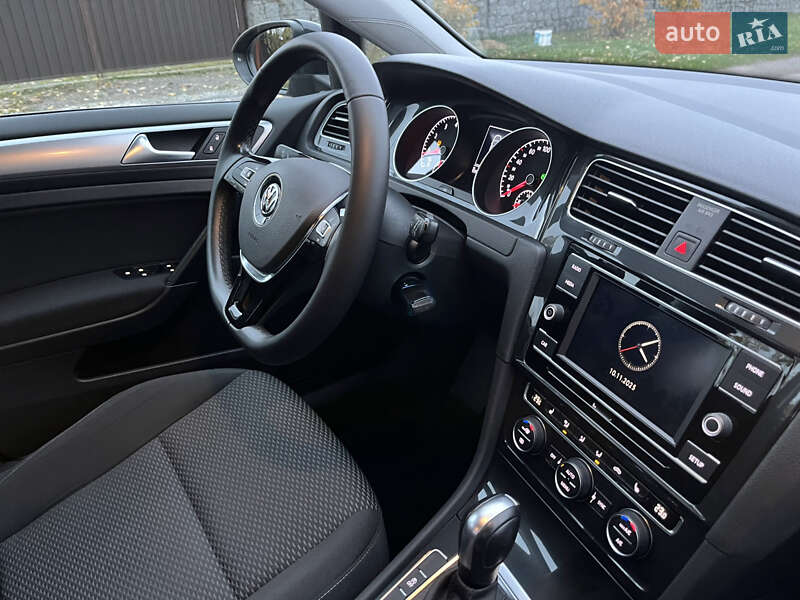 Хетчбек Volkswagen Golf 2020 в Києві