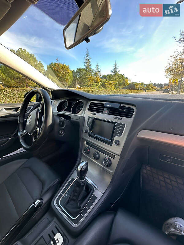 Хэтчбек Volkswagen Golf 2015 в Харькове