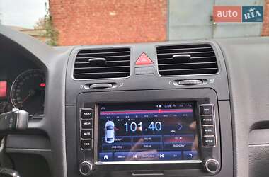 Хетчбек Volkswagen Golf 2004 в Сумах