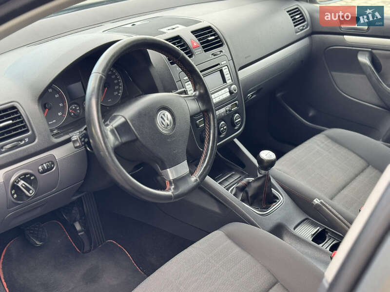 Хэтчбек Volkswagen Golf 2007 в Иршаве