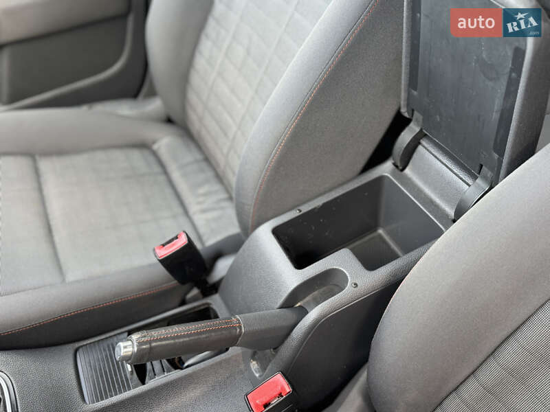 Хэтчбек Volkswagen Golf 2007 в Иршаве