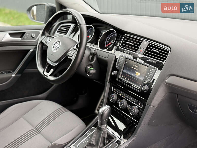 Универсал Volkswagen Golf 2016 в Львове