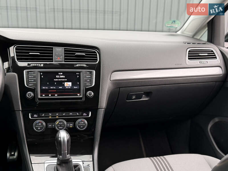 Универсал Volkswagen Golf 2016 в Львове