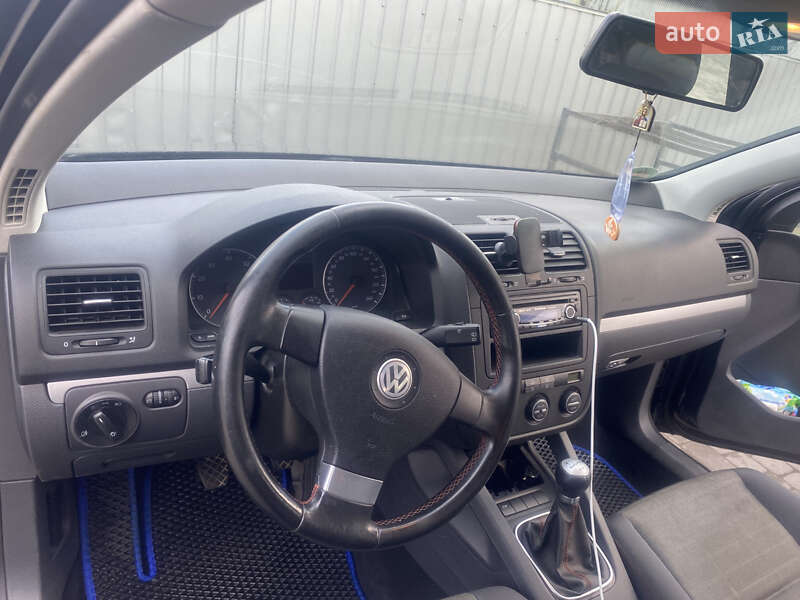 Хэтчбек Volkswagen Golf 2006 в Староконстантинове