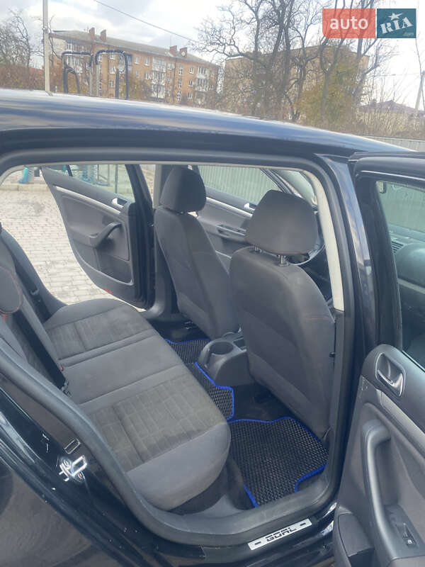 Хэтчбек Volkswagen Golf 2006 в Староконстантинове