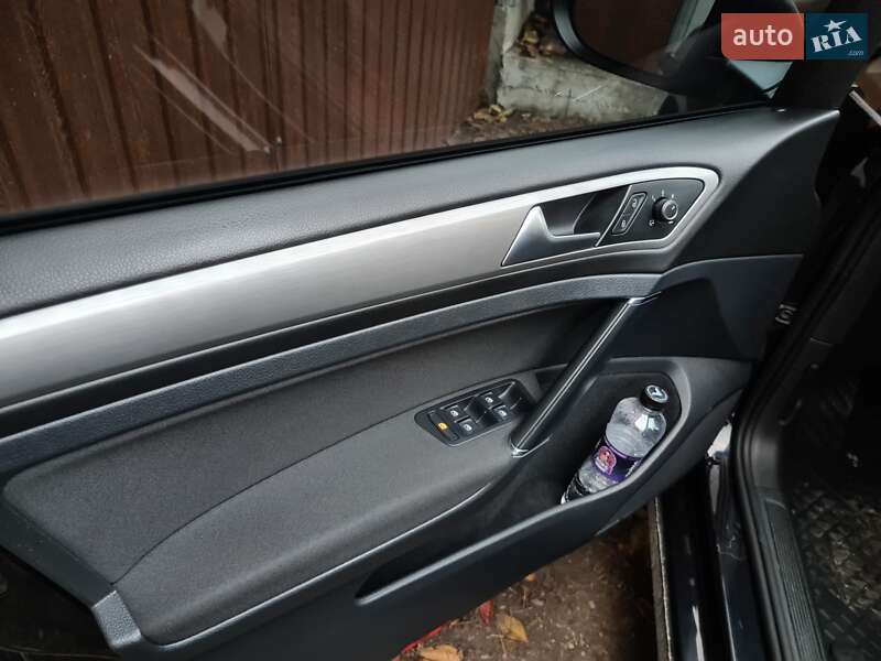 Универсал Volkswagen Golf 2017 в Ровно