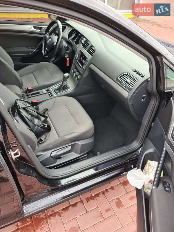 Универсал Volkswagen Golf 2017 в Ровно