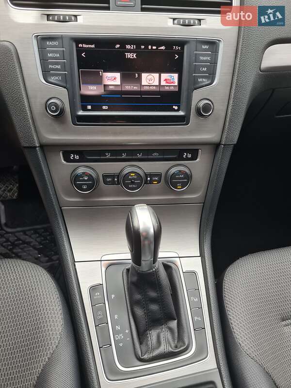 Универсал Volkswagen Golf 2017 в Ровно