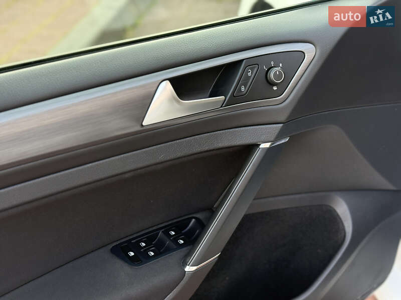 Універсал Volkswagen Golf 2017 в Стрию