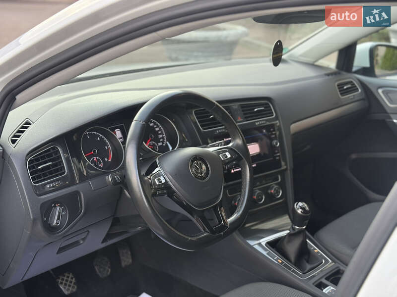 Універсал Volkswagen Golf 2017 в Стрию