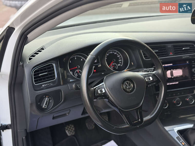 Універсал Volkswagen Golf 2017 в Стрию