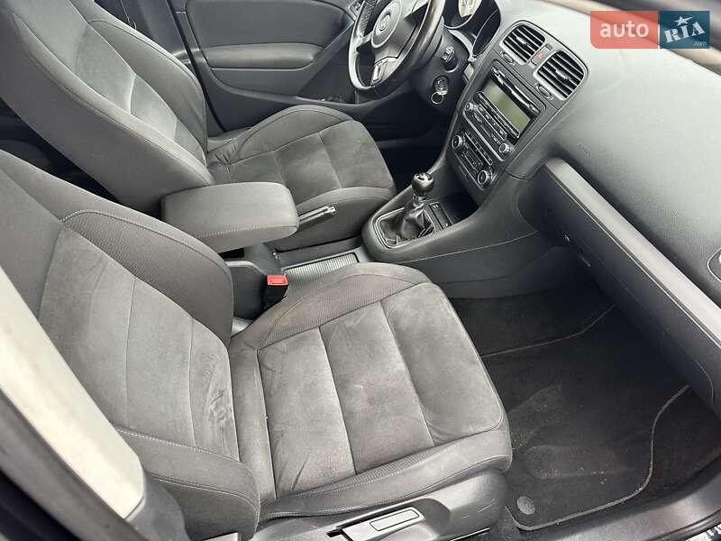 Хэтчбек Volkswagen Golf 2010 в Мукачево