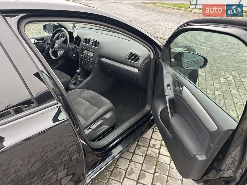 Хэтчбек Volkswagen Golf 2010 в Мукачево