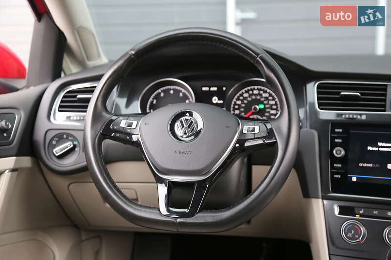 Хетчбек Volkswagen Golf 2017 в Києві