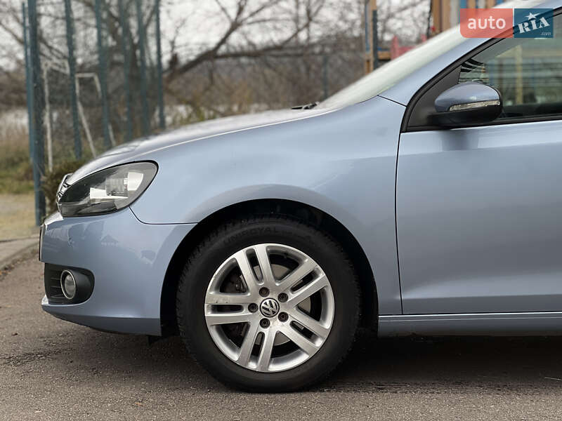 Хэтчбек Volkswagen Golf 2009 в Ровно