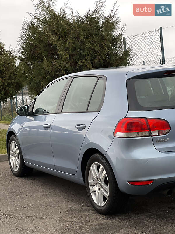 Хэтчбек Volkswagen Golf 2009 в Ровно