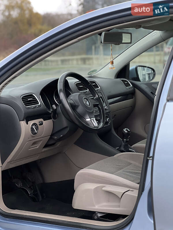 Хэтчбек Volkswagen Golf 2009 в Ровно