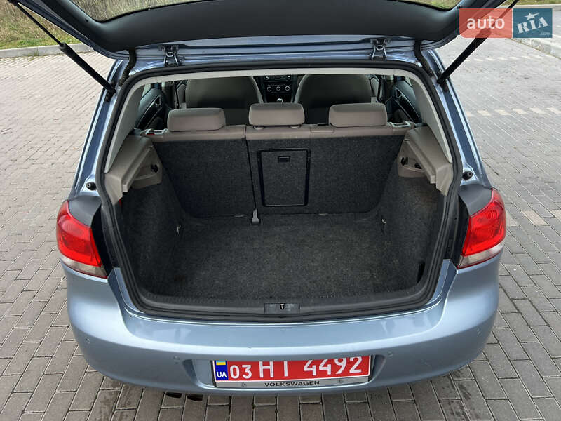 Хэтчбек Volkswagen Golf 2009 в Ровно