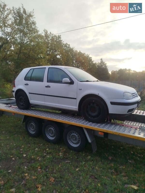 Хетчбек Volkswagen Golf 2001 в Луцьку