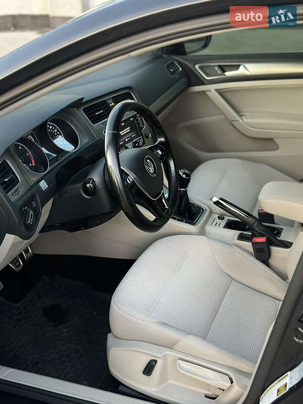 Универсал Volkswagen Golf 2015 в Киеве