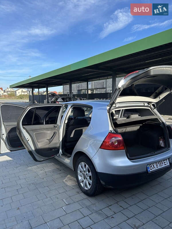 Хэтчбек Volkswagen Golf 2005 в Каменец-Подольском