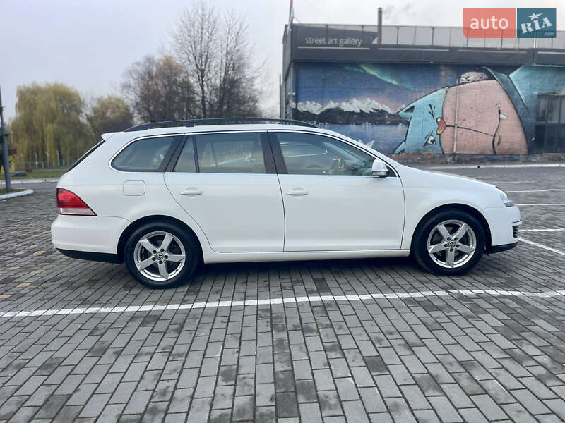 Універсал Volkswagen Golf 2009 в Луцьку
