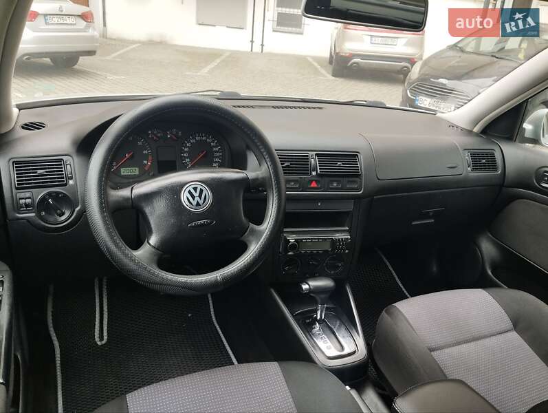 Хэтчбек Volkswagen Golf 2002 в Кривом Роге