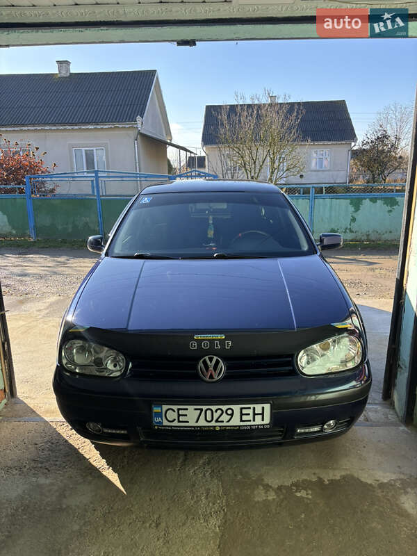 Хетчбек Volkswagen Golf 2000 в Новоселиці