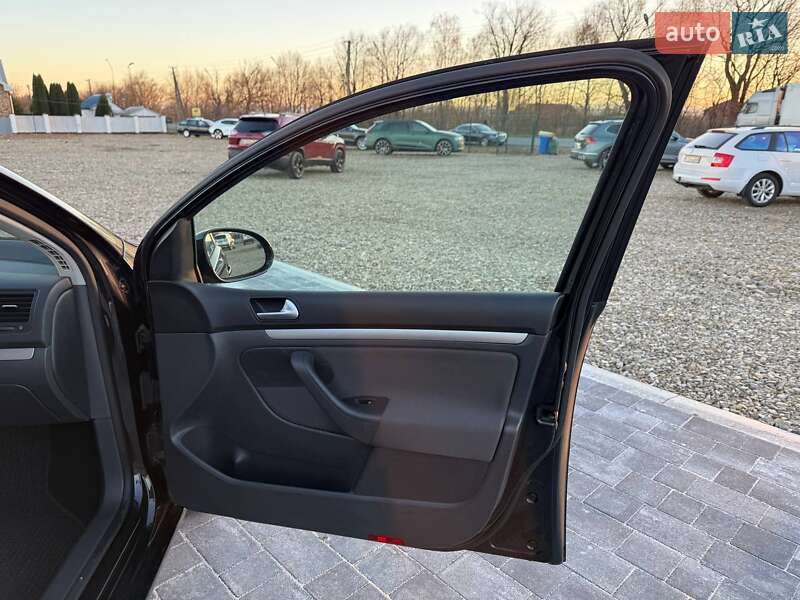 Хэтчбек Volkswagen Golf 2008 в Коломые