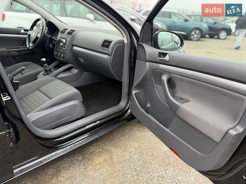 Хетчбек Volkswagen Golf 2007 в Рівному