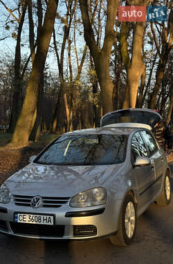Хетчбек Volkswagen Golf 2003 в Чернівцях