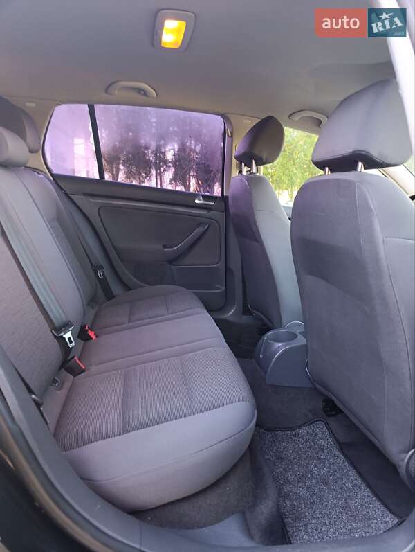 Хетчбек Volkswagen Golf 2006 в Городенці