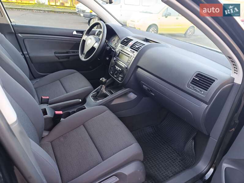 Хетчбек Volkswagen Golf 2006 в Городенці