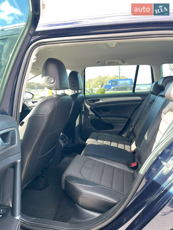 Універсал Volkswagen Golf 2016 в Хмельницькому