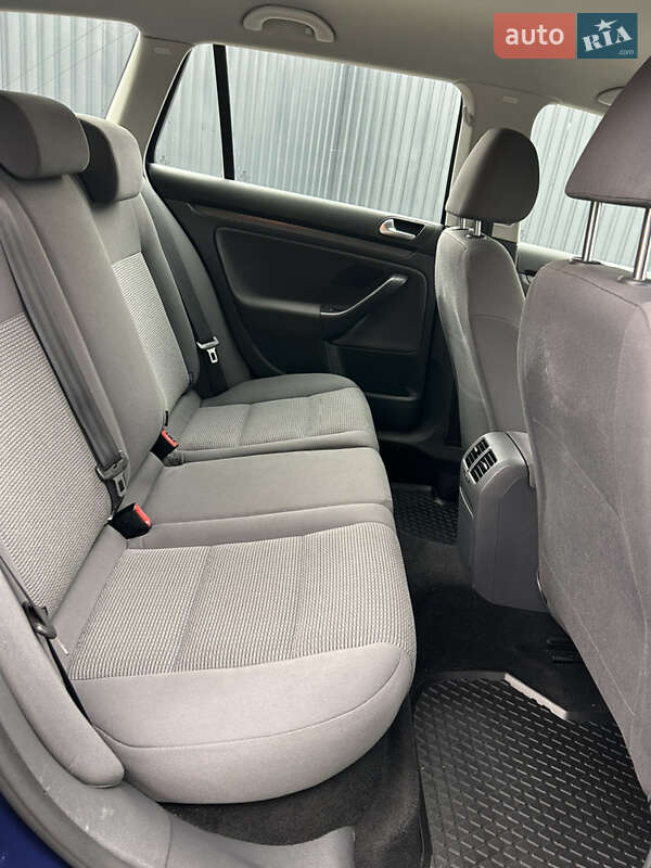 Універсал Volkswagen Golf 2010 в Полтаві