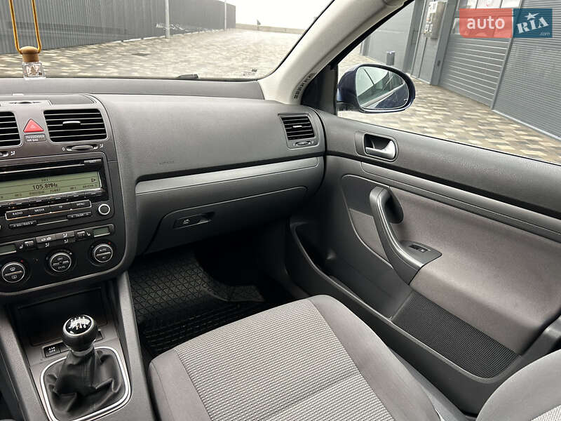 Універсал Volkswagen Golf 2010 в Полтаві