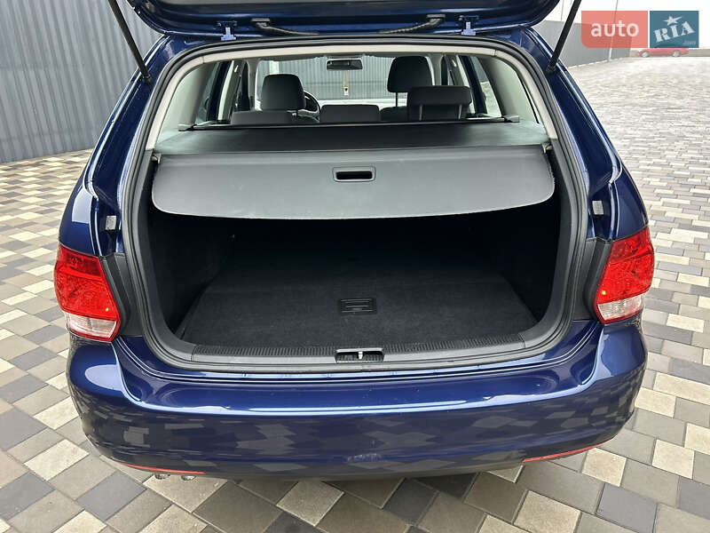 Універсал Volkswagen Golf 2010 в Полтаві